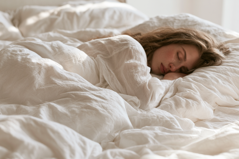 Matratze H3 für ergonomischen Liegekomfort bei Ruecken- und Seitenlage im Schlafzimmer